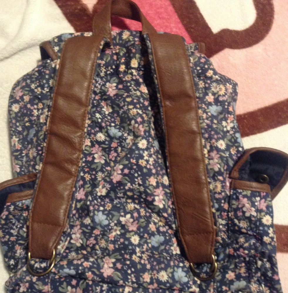 Floral BackPack - Picture 2 of 3